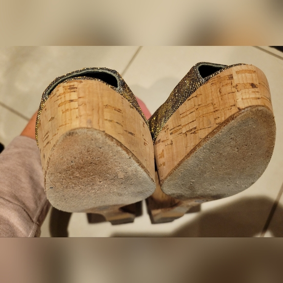 Stuart Weitzman Women's Riveria Wedge Sandals platform - Gold 8N - Picture 13 of 15